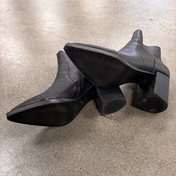 Steve Madden Soft Leather Pointed Toe Ankle Boots - Picture 4 of 5